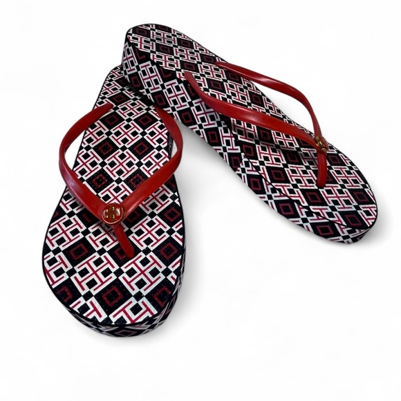 Tory Burch Thandie Wedge Flip-Flops, brand's geometric logo print. Size 9.5 - Picture 7 of 9